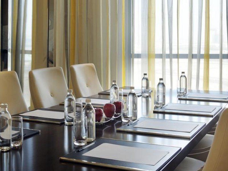 Marriott Executive Apartments Al Jaddaf, Dubai Exterior foto Meeting room